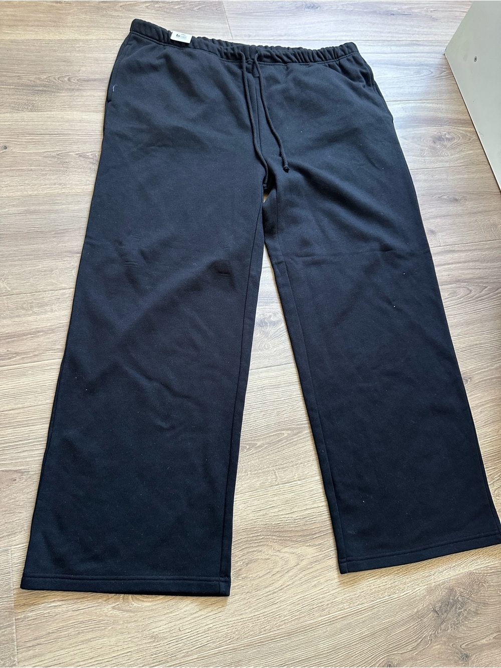 New No Boundaries black sweatpants